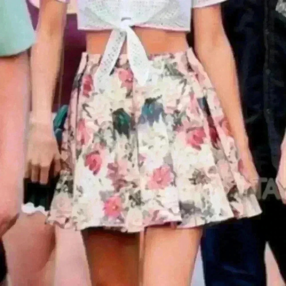 Haute Hippie Dresses & Skirts - NWT Haute Hippie Floral Print Stretch Cotton size M